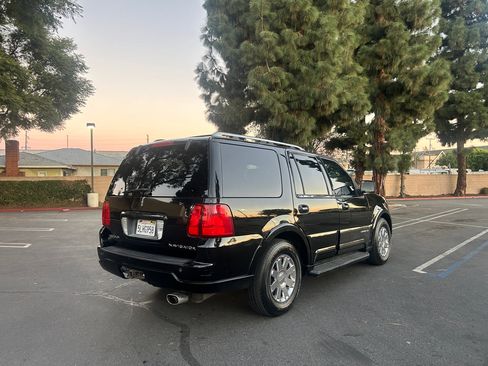 Used 2004 Lincoln Navigator Luxury image 23