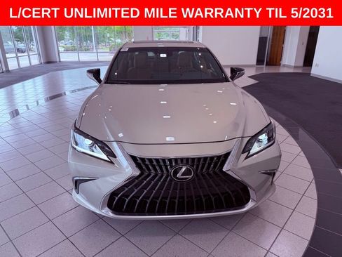 Used 2025 Lexus ES 300h w/ Premium Package FWD image 2