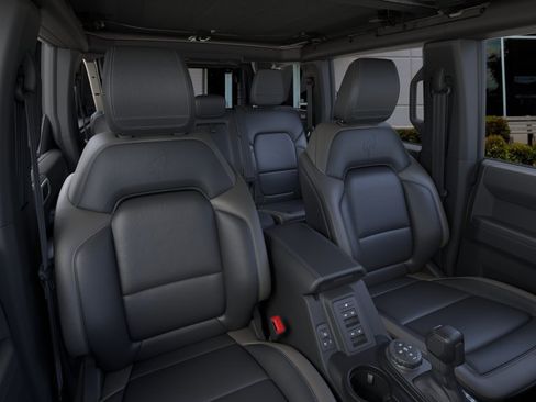 New 2025 Ford Bronco Outer Banks w/ Sasquatch Package AWD/4WD image 11