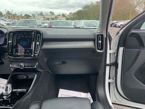 Used 2023 Volvo XC40 B5 Plus AWD/4WD image 27