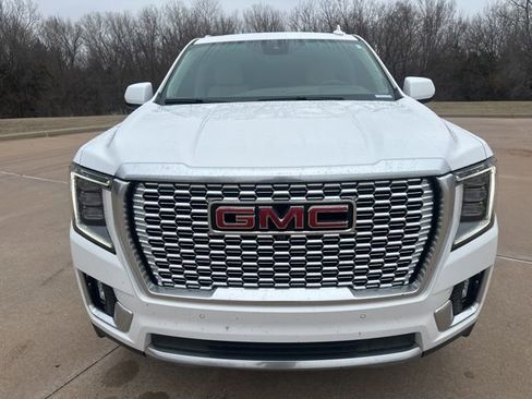 Used 2023 GMC Yukon Denali w/ Denali Reserve Package image 8