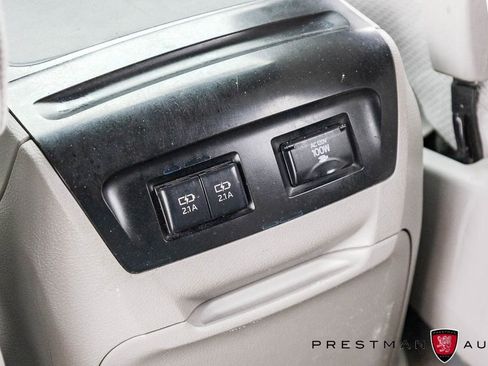 Used 2018 Toyota Sienna LE image 32