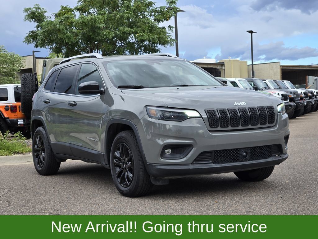 Used 2021 Jeep Cherokee Latitude Lux w/ Comfort/Convenience Group AWD/4WD image 3