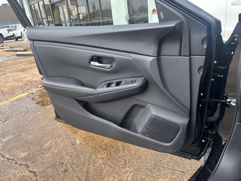 Used 2025 Nissan Sentra SV FWD image 18
