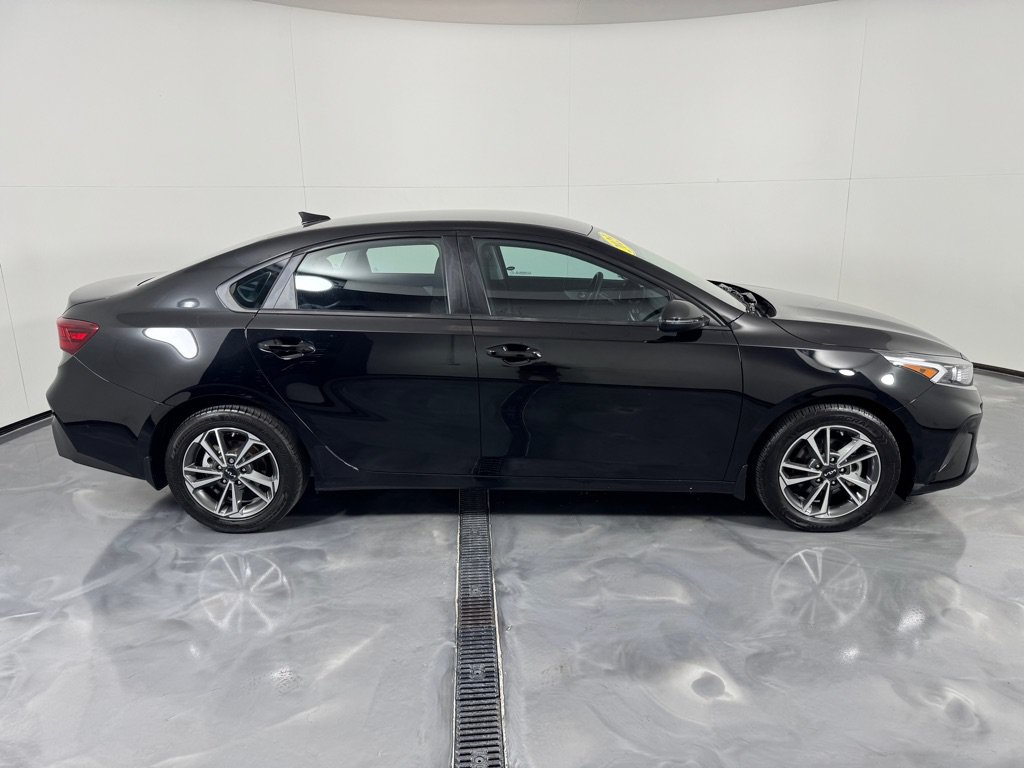 Used 2023 Kia Forte LXS w/ LXS Technology Package FWD image 4