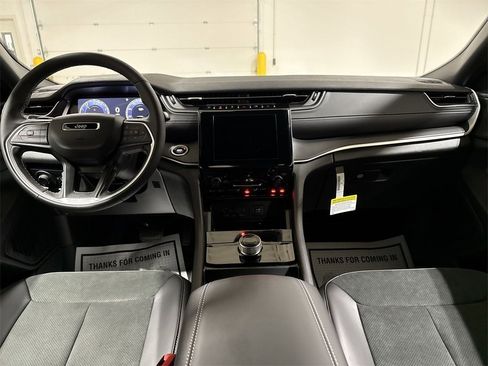 New 2025 Jeep Grand Cherokee Altitude w/ Trailer Tow Package image 5