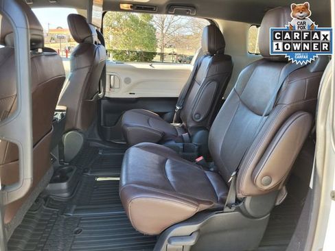 Used 2022 Toyota Sienna Platinum image 14