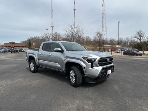 Used 2024 Toyota Tacoma SR5 image 14