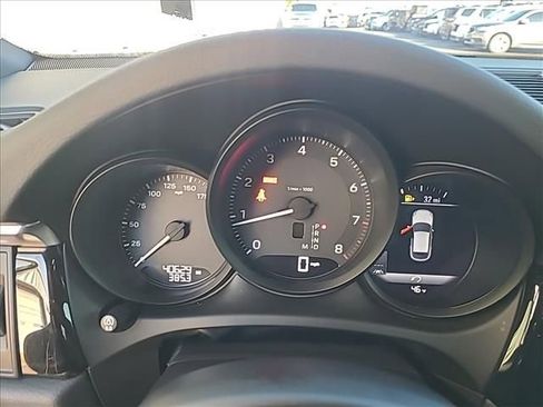 Used 2022 Porsche Macan image 16