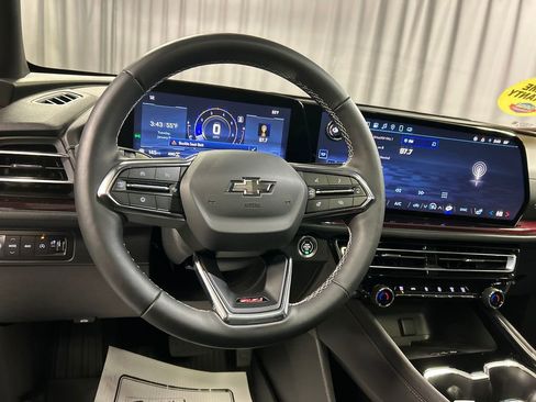 Used 2025 Chevrolet Traverse Z71 w/ Driver Confidence Package image 15