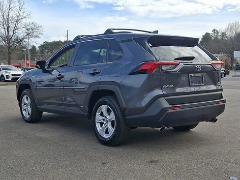 Used 2021 Toyota RAV4 XLE w/ Convenience Package AWD/4WD image 3