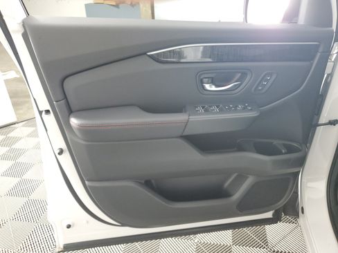 Certified 2025 Honda Pilot Black Edition image 29