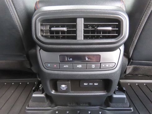 Used 2024 Honda Pilot TrailSport image 31
