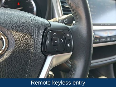 Used 2016 Toyota Highlander XLE AWD/4WD image 8