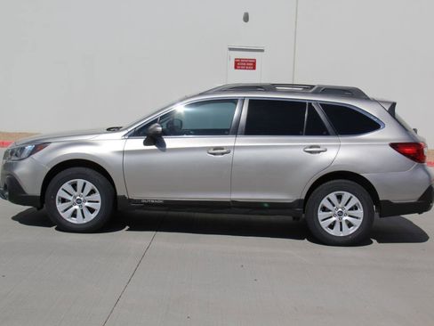 Used 2018 Subaru Outback 2.5i Premium AWD/4WD image 8