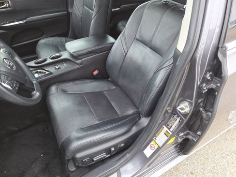 Used 2016 Toyota Avalon Limited image 26