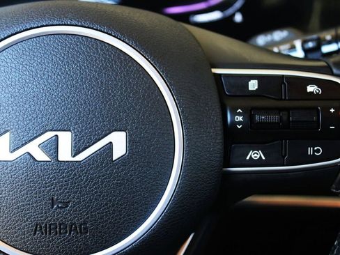 Used 2025 Kia Sportage EX FWD image 33