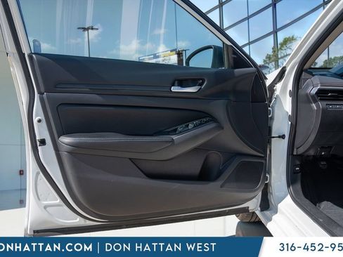 Used 2025 Nissan Altima 2.5 SV FWD image 15