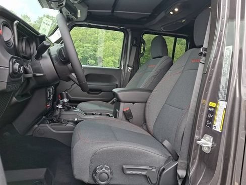Used 2025 Jeep Wrangler Unlimited Rubicon w/ Convenience Group AWD/4WD image 13
