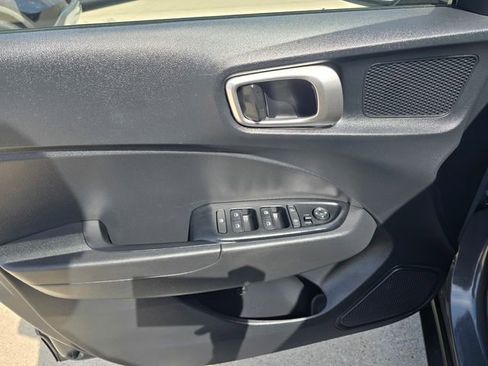 Used 2025 Hyundai Venue SEL FWD image 24