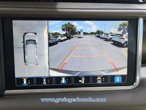 Used 2021 GMC Yukon XL Denali w/ Denali Premium Package RWD image 16