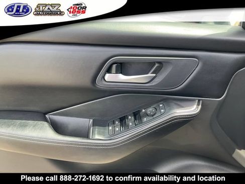 Used 2025 Nissan Rogue SV FWD image 11