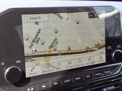 Used 2025 Nissan Pathfinder SL image 11