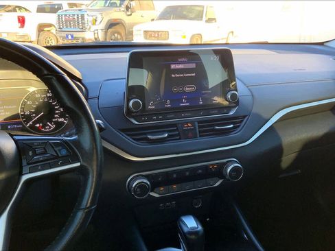 Used 2022 Nissan Altima 2.5 SV w/ SV Premium Package image 6