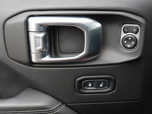 Used 2021 Jeep Wrangler Unlimited Sahara image 15