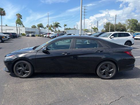 Used 2022 Hyundai Elantra SEL w/ Convenience Package FWD image 4
