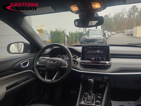 Used 2024 Jeep Compass Latitude image 46