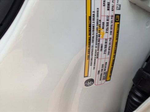 Used 2019 Jeep Renegade Latitude w/ Cold Weather Group AWD/4WD image 23