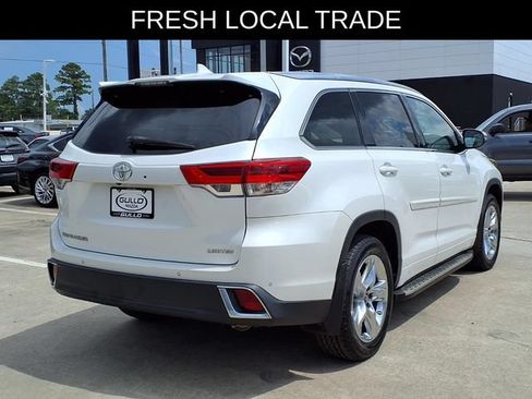 Used 2017 Toyota Highlander Limited FWD image 2