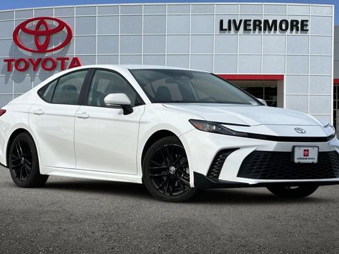 Certified 2025 Toyota Camry SE image 2