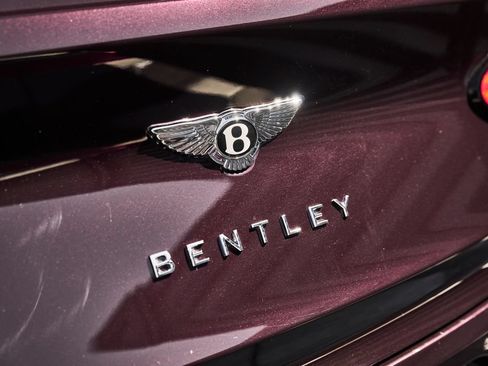 Used 2022 Bentley Bentayga AWD/4WD image 11