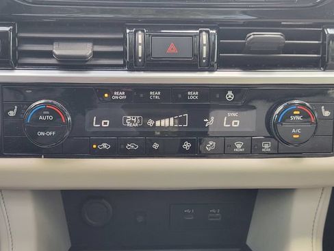 Used 2022 Nissan Pathfinder SL w/ SL Premium Package FWD image 18