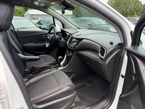 Used 2020 Chevrolet Trax LT w/ LT Convenience Package FWD image 12