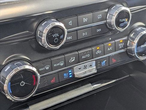 Used 2023 Ford F150 Lariat w/ Trailer Tow Package image 16