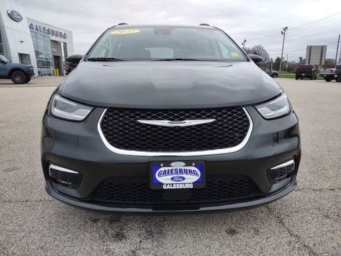 Used 2022 Chrysler Pacifica Touring-L FWD image 8