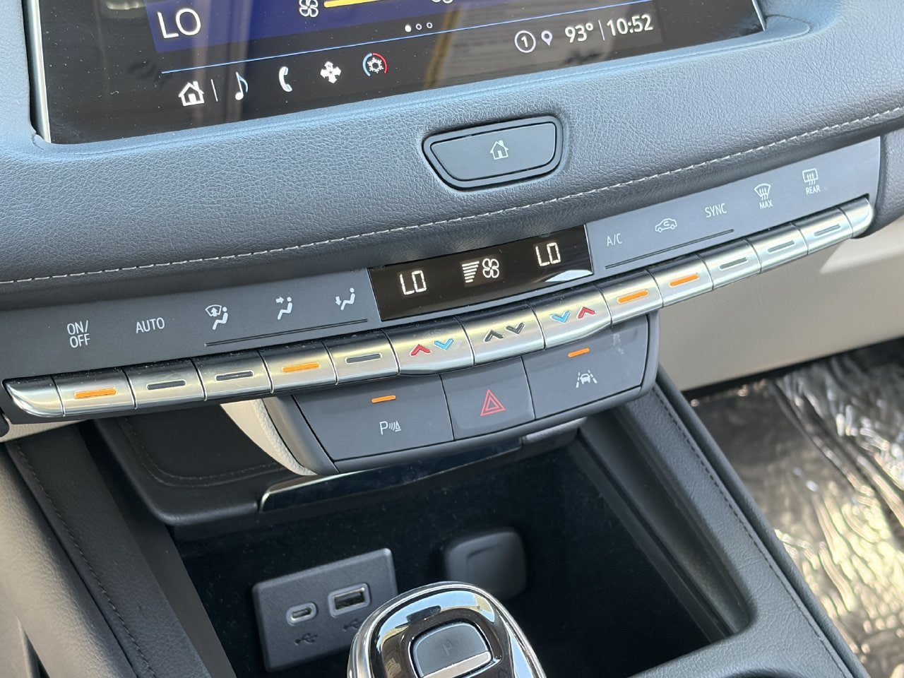 Certified 2023 Cadillac XT4 Luxury w/ Driver Awareness Package FWD image 29