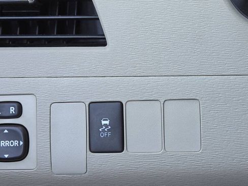 Used 2011 Toyota Sienna LE FWD image 36