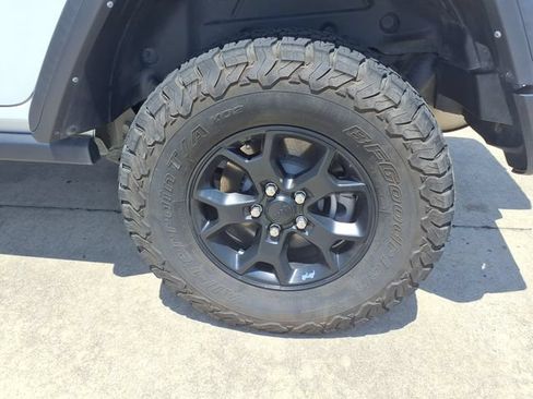 Used 2023 Jeep Wrangler Unlimited Rubicon 4xe w/ Cold Weather Group AWD/4WD image 27