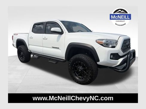 Used 2019 Toyota Tacoma TRD Off-Road AWD/4WD image 1