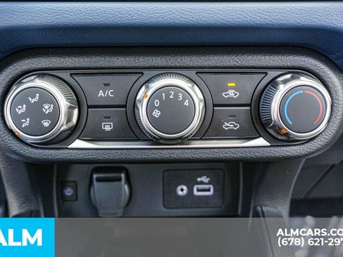 Used 2025 Nissan Versa SV w/ Trunk Package image 40