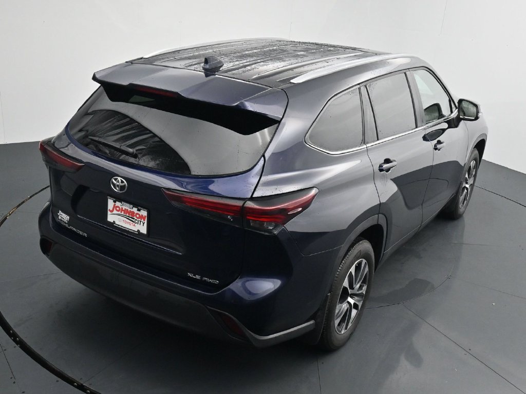 Used 2024 Toyota Highlander XLE AWD/4WD image 32