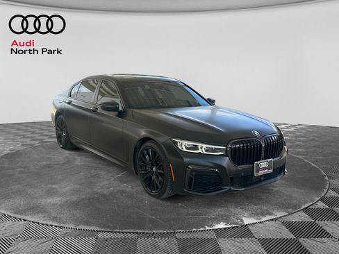 Used 2022 BMW 740i w/ M Sport Package RWD image 7