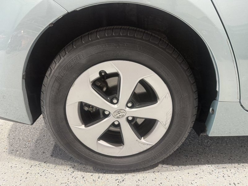 Used 2015 Toyota Prius Four FWD image 5