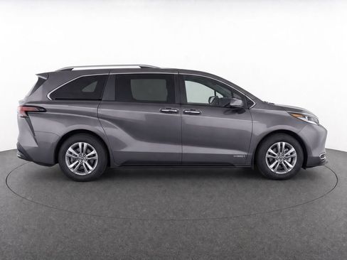 Used 2021 Toyota Sienna Platinum AWD/4WD image 27