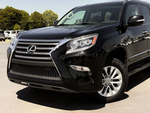 Used 2017 Lexus GX 460 Premium AWD/4WD image 2