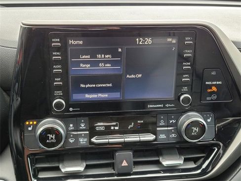 Used 2020 Toyota Highlander XLE image 17